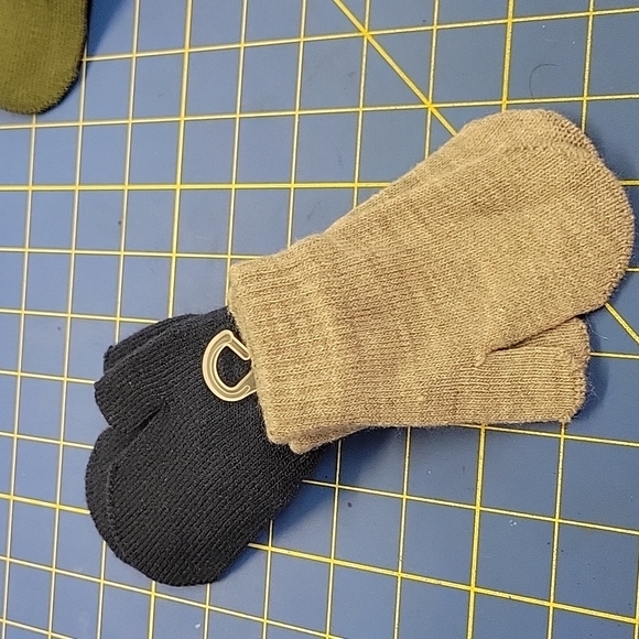 Set of 2 Mittens 5" Length x 3" in Palm - Picture 3 of 3